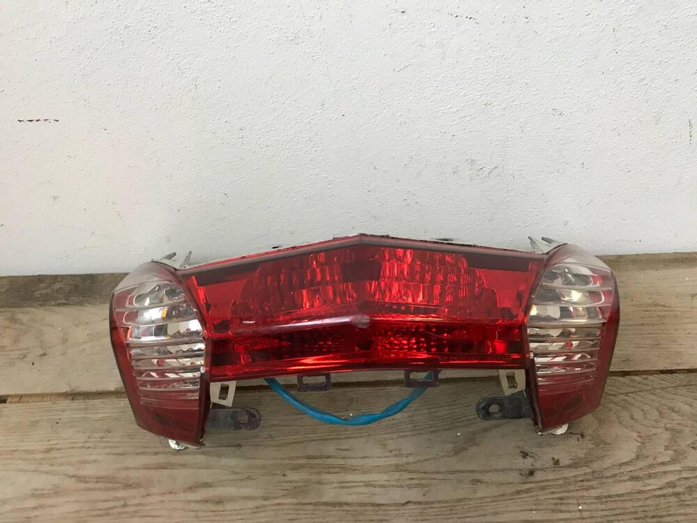 Fanale post I Kymco DT 300 S.L (3)