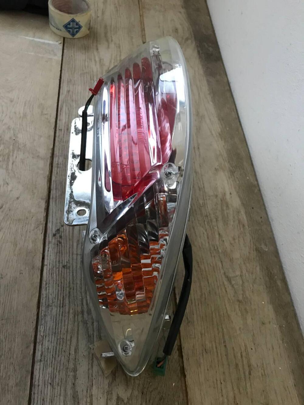 Fanale post II Kymco SL (2)