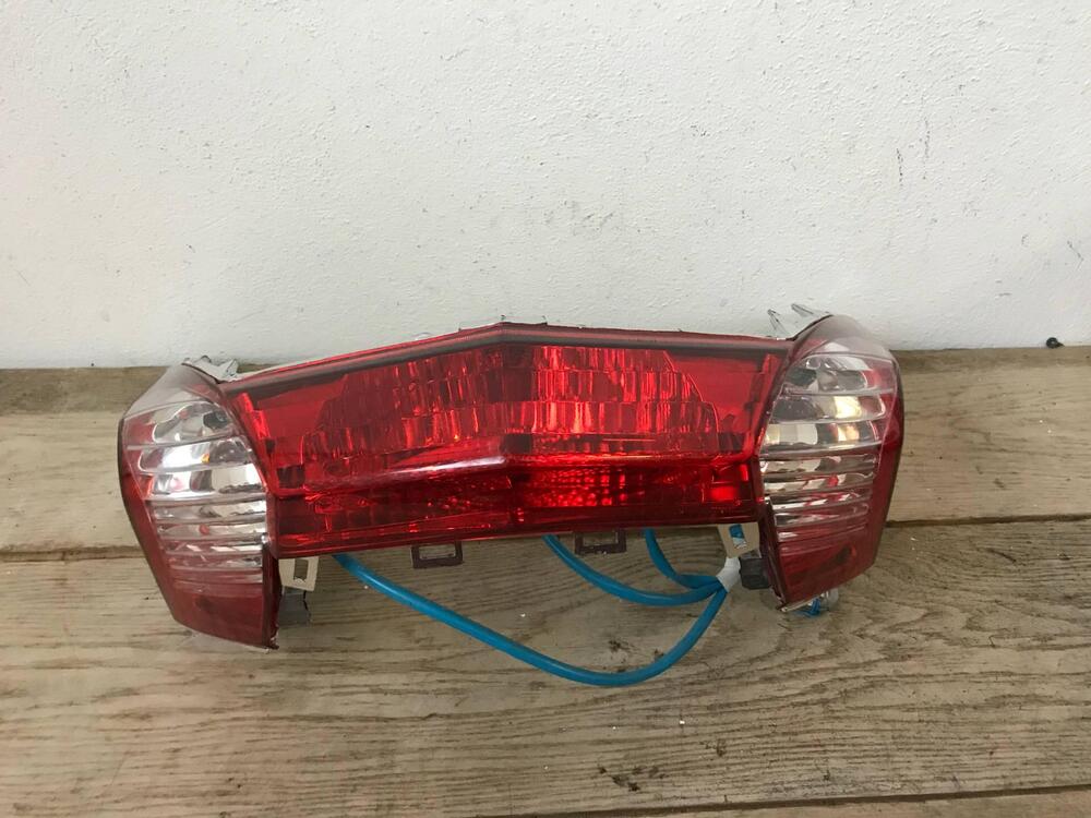 Fanale post II Kymco DT 300 S.L (4)