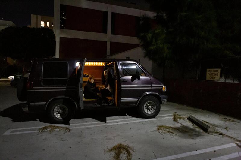 California USA, Il dramma dei senzatetto anche a L.A.: per le strade della citt&agrave; americana non solo ZEV autonomi, star di Hollywood e auto da sogno [foto gallery]