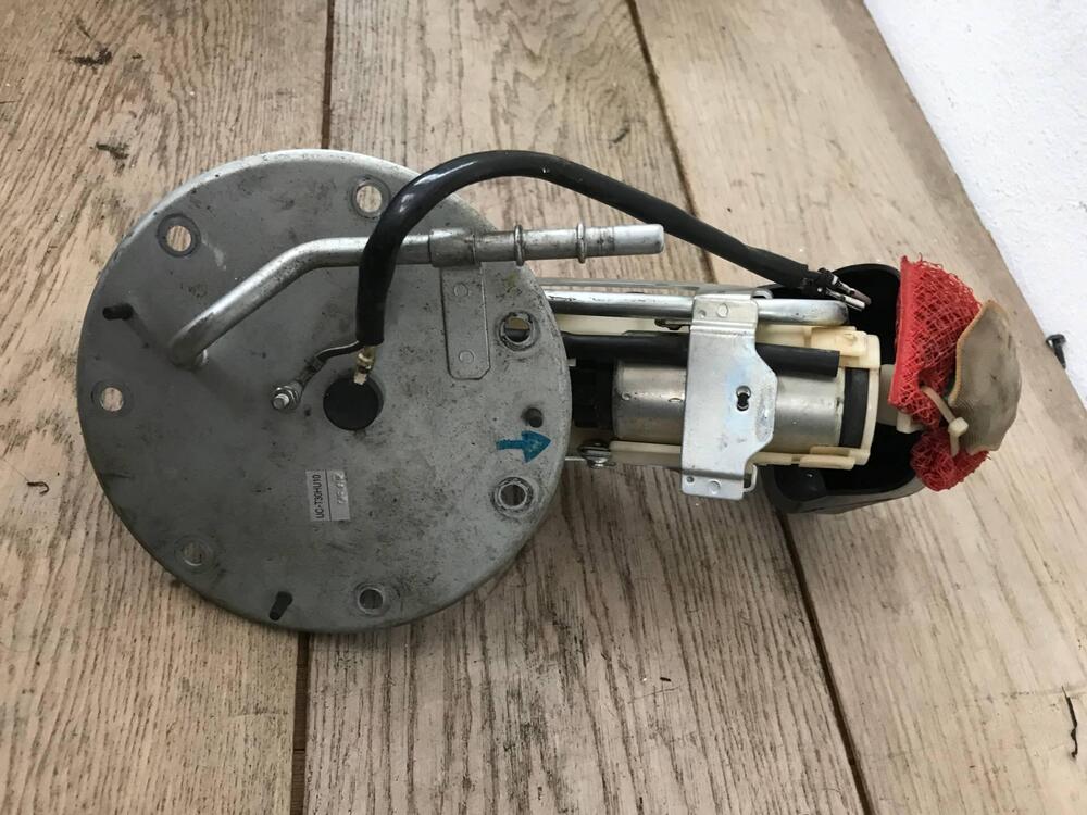 Pompa benzina Honda moto ( filtro mancante ) S.L