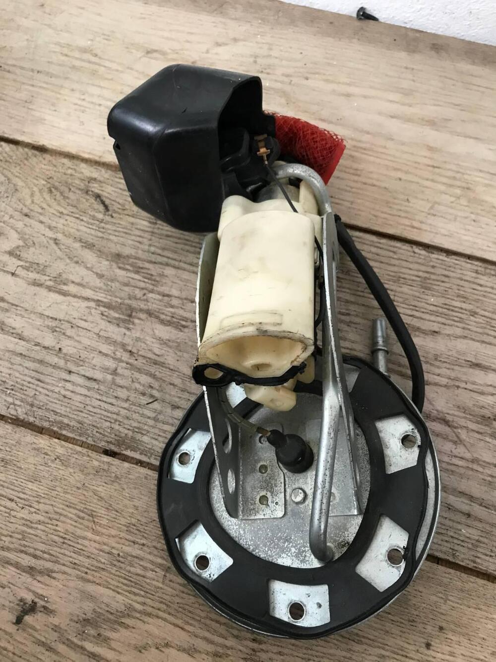 Pompa benzina Honda moto ( filtro mancante ) S.L (2)