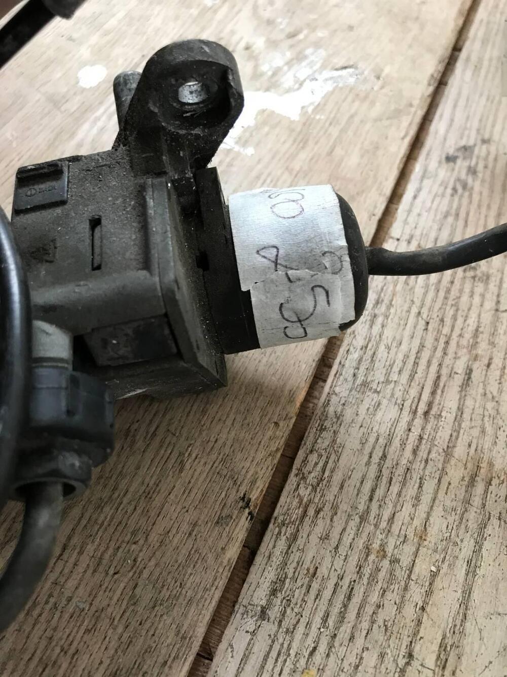 Interruttore chiavi Scarabeo 250 S.L Aprilia (3)