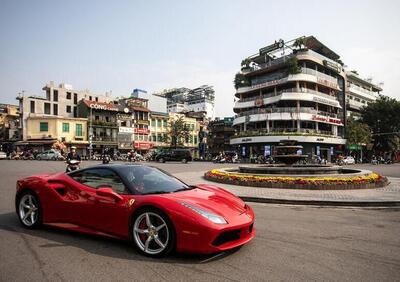 F1, il circuito di Hanoi percorso con una Ferrari 488 GTB