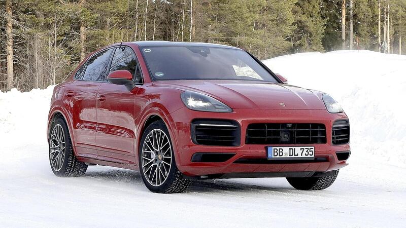 Porsche Cayenne Coup&eacute; GTS: avvistato sulla neve [Foto spia]