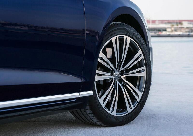Audi A8 (50)