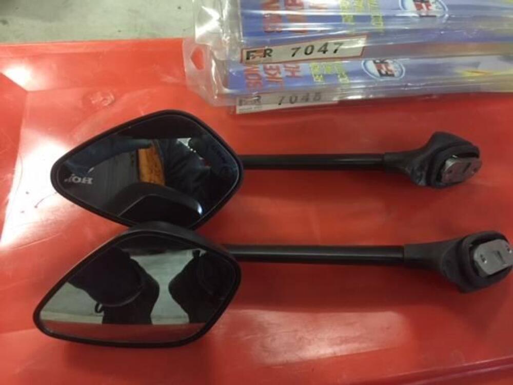 Coppia specchietti per TMAX Far