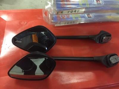 Coppia specchietti per TMAX Far