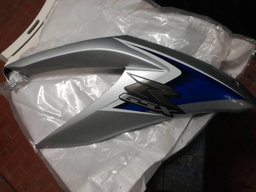 carena sup. dx suzuki gsxr600 grigio 94490-37h10-y (2)