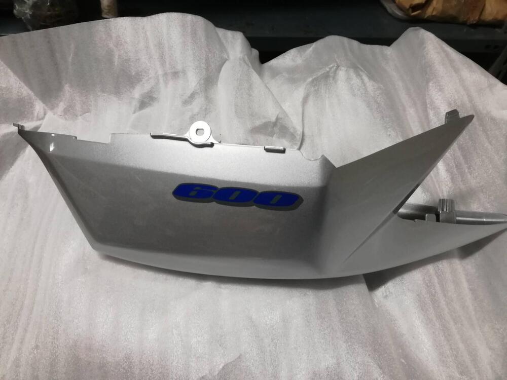 carena codone suzuki gsx-r600 grigio 47710-37h00- (2)