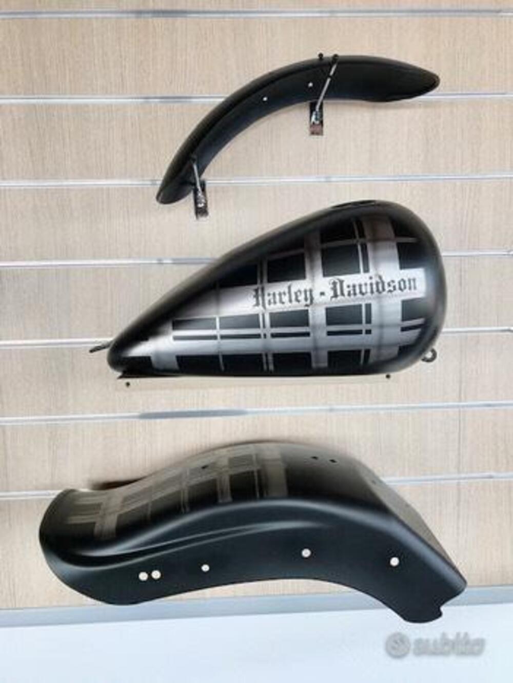 HARLEY-DAVIDSONCROSS BONES KIT CARROZZERIA (4)