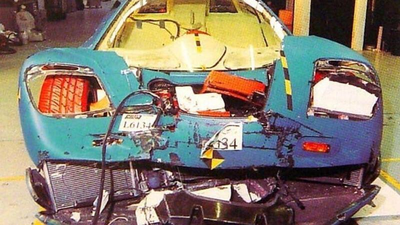 McLaren F1: il crash test tocca anche alle supercar [Video]