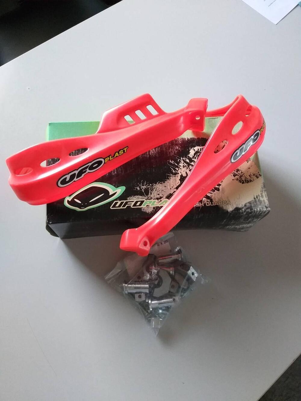 Paramani Oklahoma universali Ufo Plast (2)