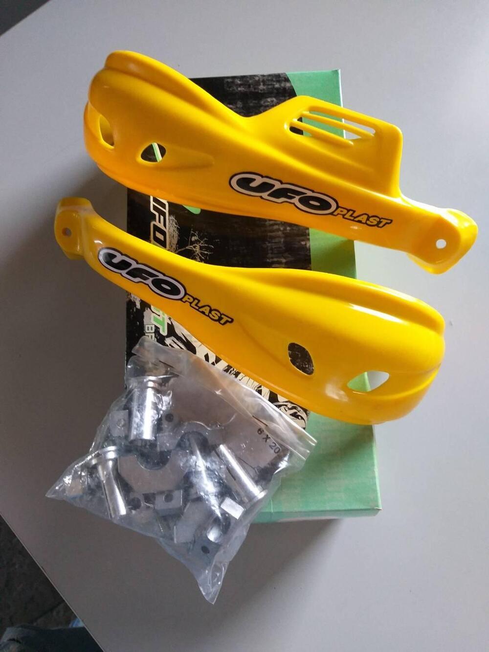 Paramani Oklahoma universali Ufo Plast (2)