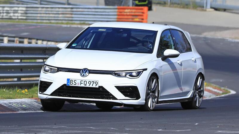 Volkswagen Golf 8 R 2020, le foto spia al Ring 