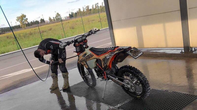 I consigli di Acerbis per prendersi cura delle moto off-road