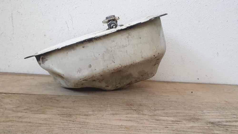 Serbatoio Vespa bianco S.L Piaggio (2)