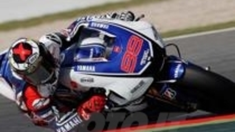 Lorenzo batte Stoner nelle libere a Barcellona