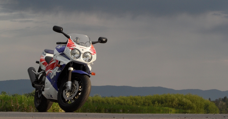 Le Belle e Possibili di Moto.it: Honda CBR 900RR FireBlade