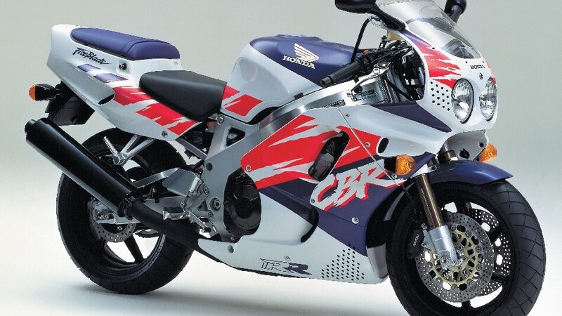 Le Belle e Possibili di Moto.it: Honda CBR 900RR FireBlade