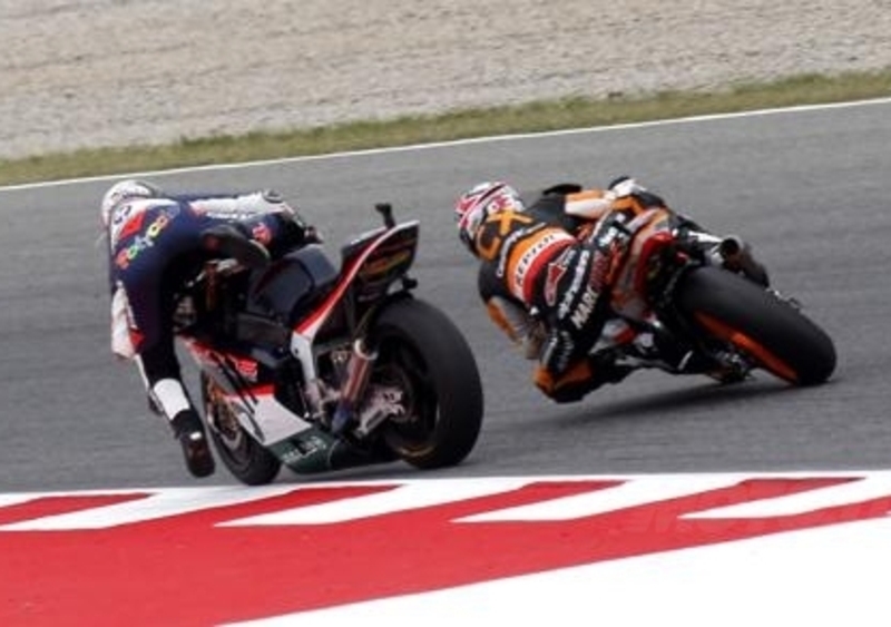 Stoner contro la Dorna sulla penalit&agrave; a Marquez