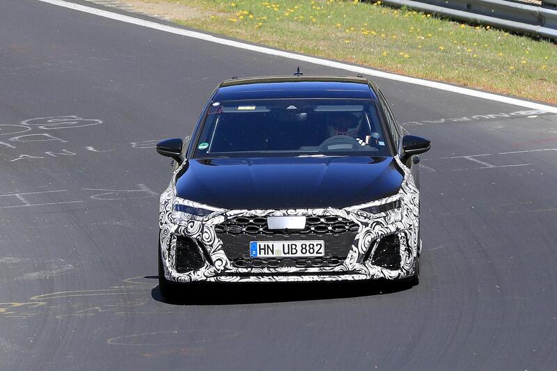 Nuova Audi RS3 Sportback: eccola quasi senza veli [Foto spia]