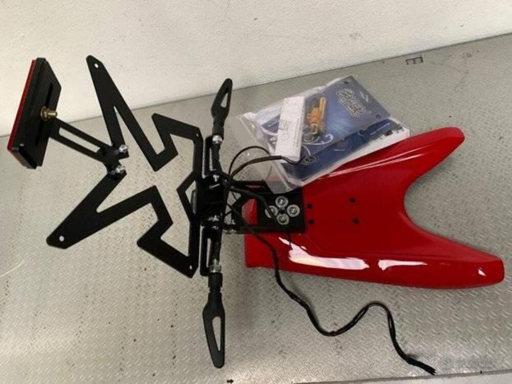 Portatarga sottocoda rosso ERMAX per CBR500R 2019 (2)