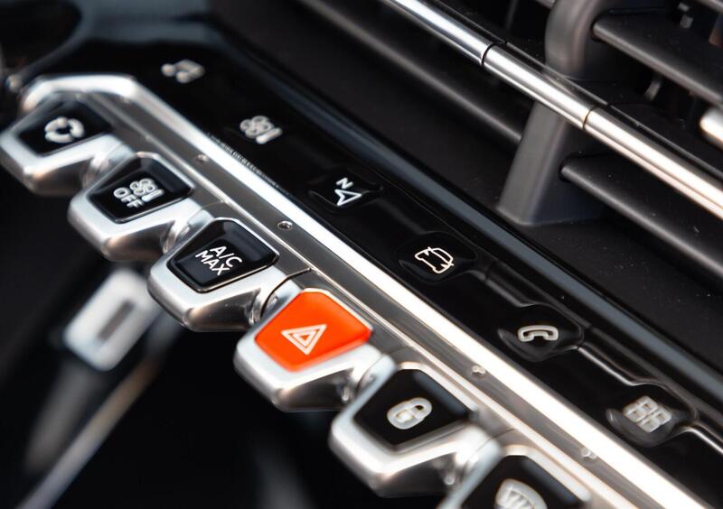 Peugeot 2008 (2019-->>) (38)