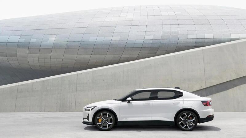 L&rsquo;auto elettrica pi&ugrave; gettonata del 2020 e 2021? Polestar 2 sfrutta sicurezza Volvo e vantaggio produttivo cinese per sfondare in Europa e USA [listino prezzi abbassato]