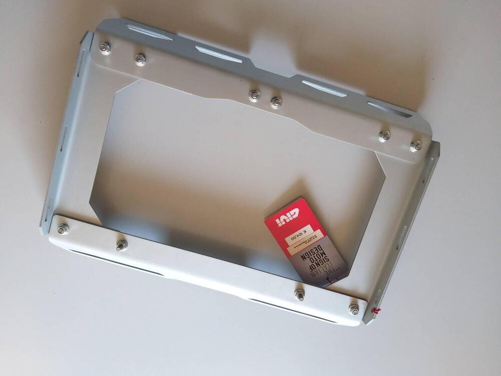 Portaborsa in alluminio Givi (2)