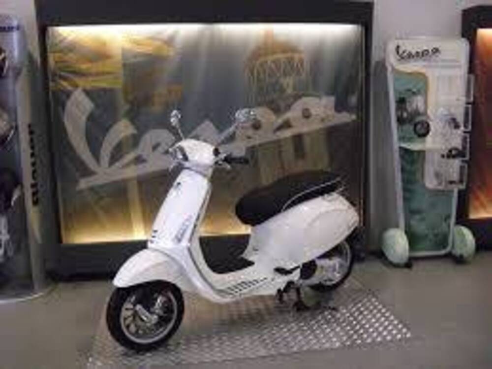 Vespa Sprint 125 3V (2014 - 16) (2)