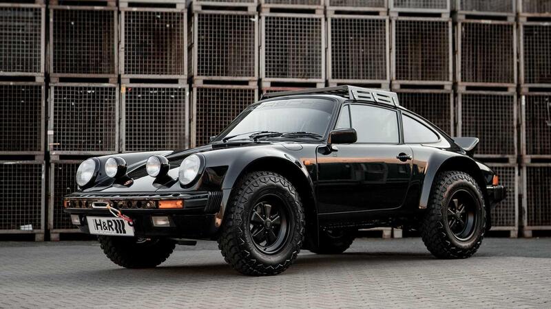 One off su base Porsche 911 d&#039;epoca: sportiva fuoristrada quasi da Dakar