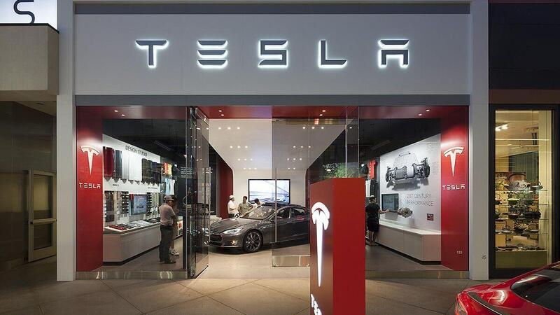 La Tesla? Si acquista il marted&igrave; alle 16 - curiosa analisi clienti interna