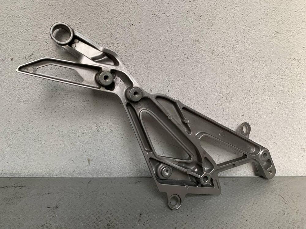 SUPPORTO PEDANA POST POGGIAPIEDI SX Honda INTEGRA (3)