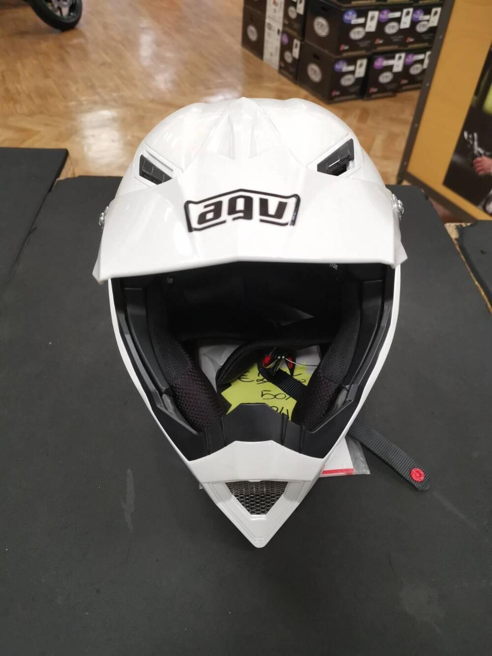 Casco Agv ax-8 solid white (2)