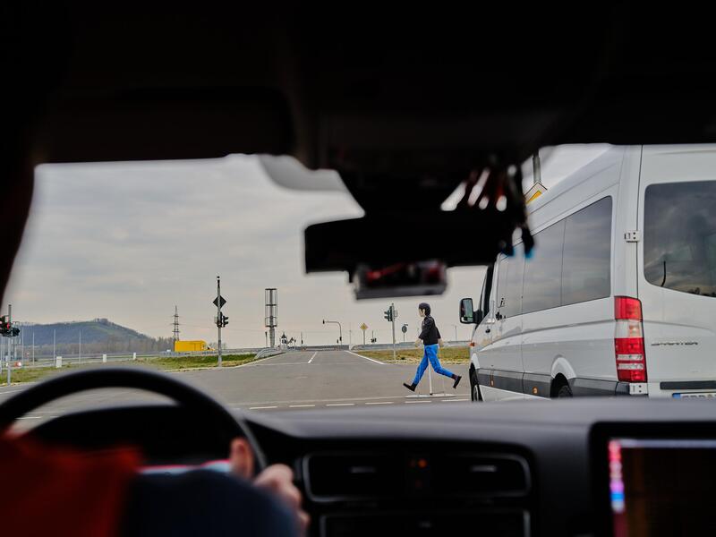 Il progetto 5G NetMobil si propone di eliminare gli incidenti dovuti a cause improvvise, come per un pedone che attraversa all&#039;improvviso la strada