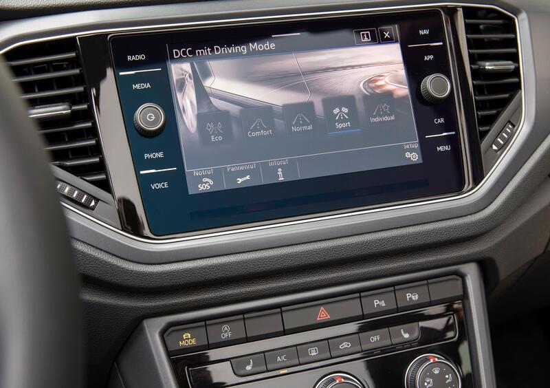 Volkswagen T-Roc Cabrio (2020-->>) (41)