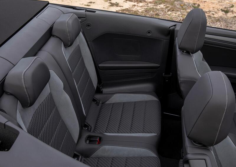 Volkswagen T-Roc Cabrio (2020-->>) (43)
