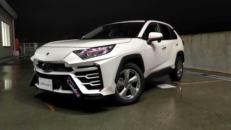 Toyota RAV4, il kit per renderla simile alla Urus