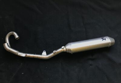 Collettore e silenziatore AKRAPOVIC TC250