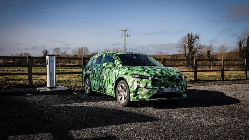 Skoda Enyaq iV, il teaser del SUV elettrico