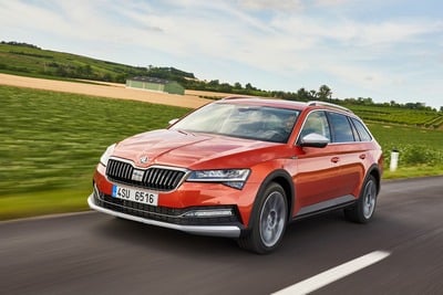 Skoda Superb Scout, 15 millimetri di altezza in pi&ugrave; per la vita fuori porta [Video]