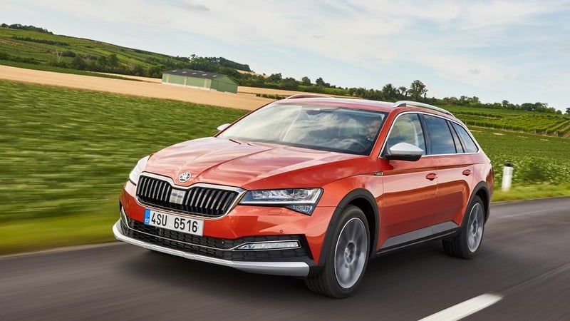 Skoda Superb Scout, 15 millimetri di altezza in pi&ugrave; per la vita fuori porta [Video]