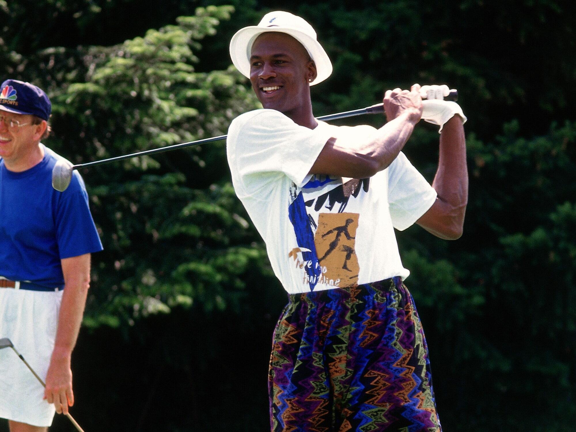 Michael Jordan gioca a golf