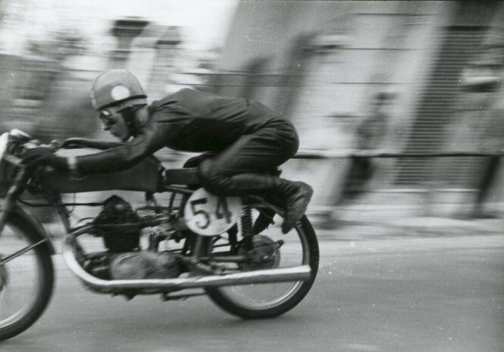 Tino Brambilla in gara negli anni &#039;50 su MV