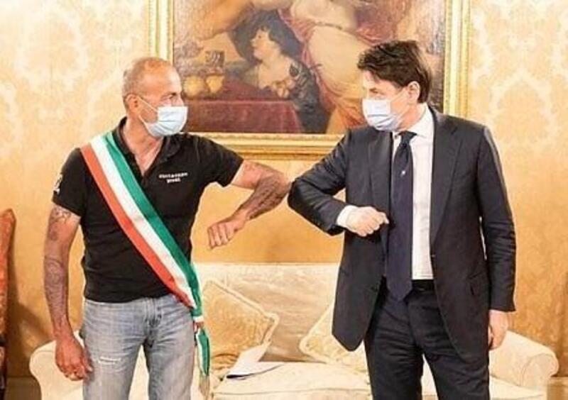 Gilu, il sindaco sull&#039;eBike,&nbsp;&egrave; arrivato a Roma e ha incontrato Conte