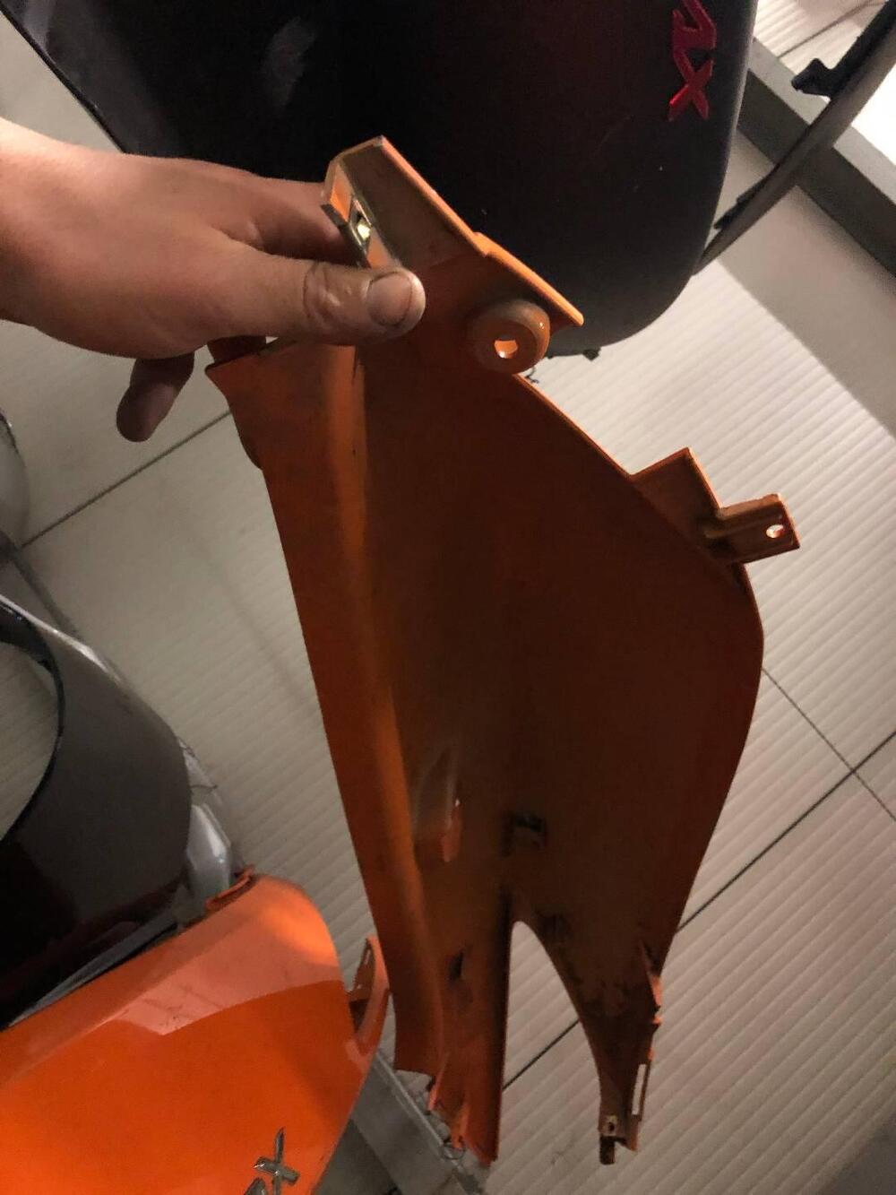 NR.2 Fianchetti posteriori coda Kymco Xciting 500 (3)