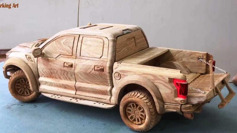 Ford F-150 Raptor 2020 da paura, Omologazione fruibile anche di sera e nel weekend: &egrave; in legno [video montaggio pick-up]