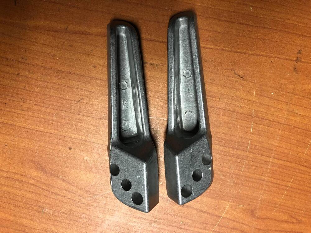 Coppia pedane posteriori Kawasaki Z 750 07-12 (2)