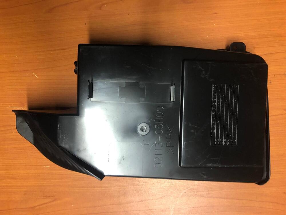 Coperchio vano batteria Suzuki Burgman 400 06-16 (2)